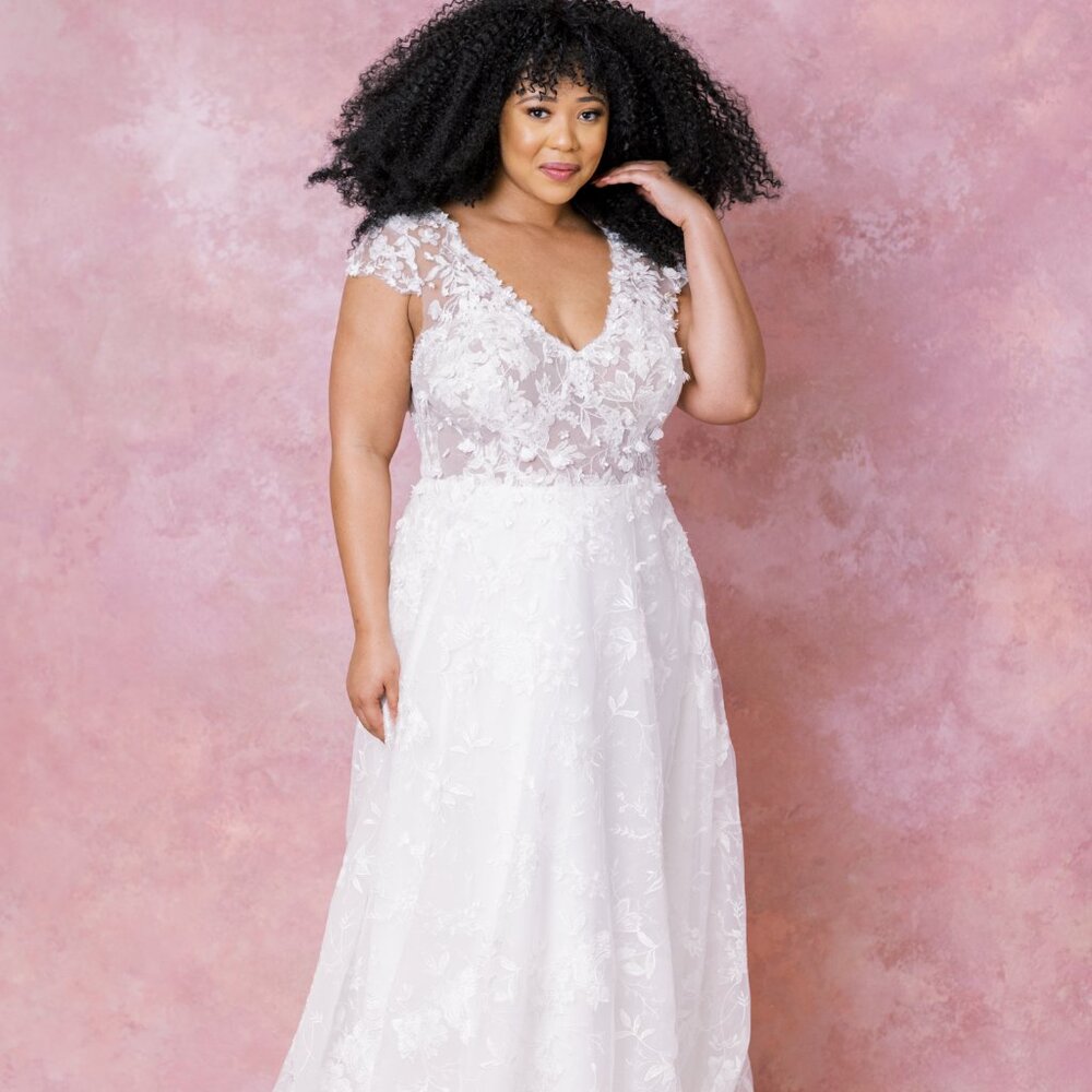 1447 by Martina Liana Wedding Dress - Street Size 16 - Boutique Sample